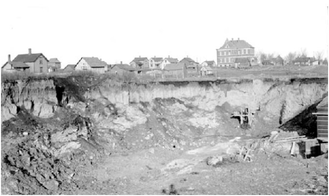 clay-pit-of-the-mason-city-brick-and-tile-company